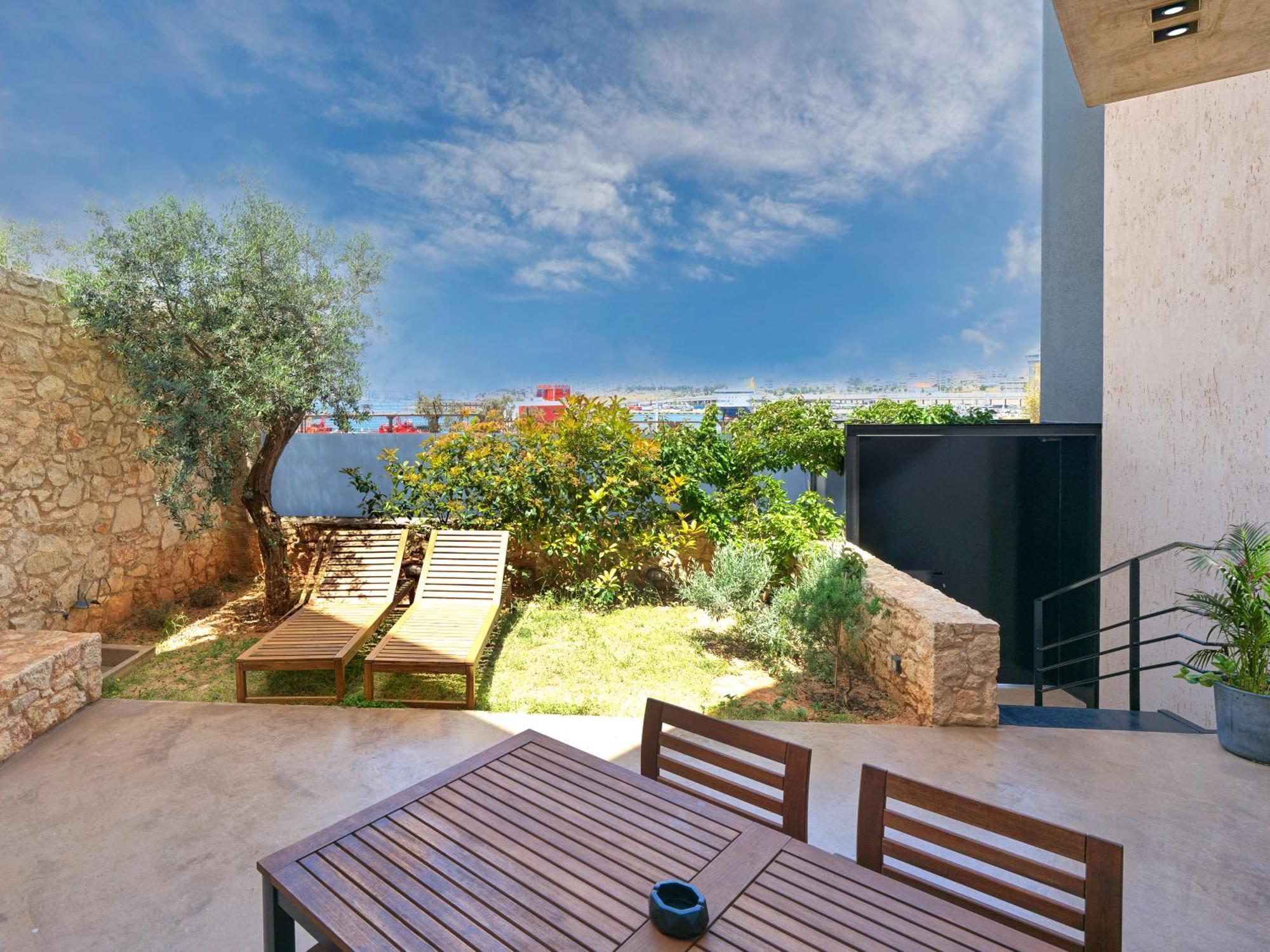 Sea View Garden Suites Piräus Exterior foto